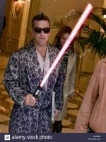 15september2009-paris-robbie-williams-leaving-his-paris-hotel-dressed-EMPNB6.jpg